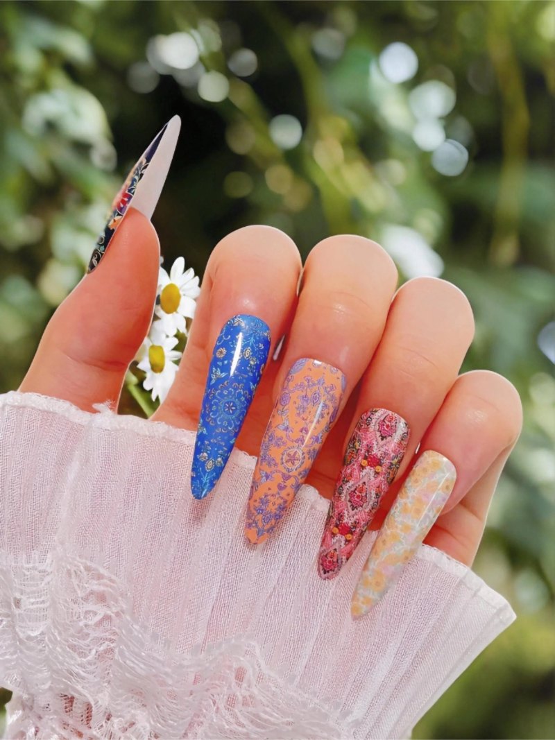 Arabia press-on nails close-up view