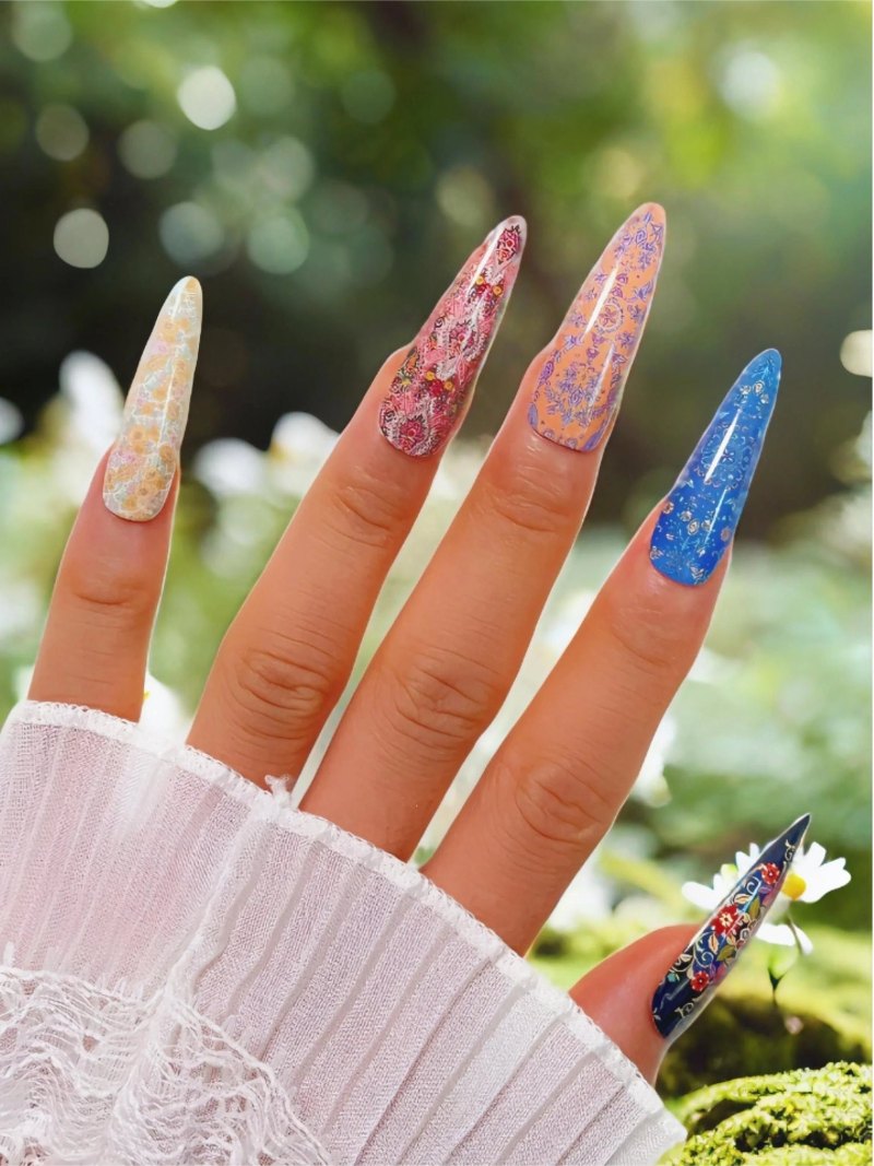 Arabia press-on nails detail view