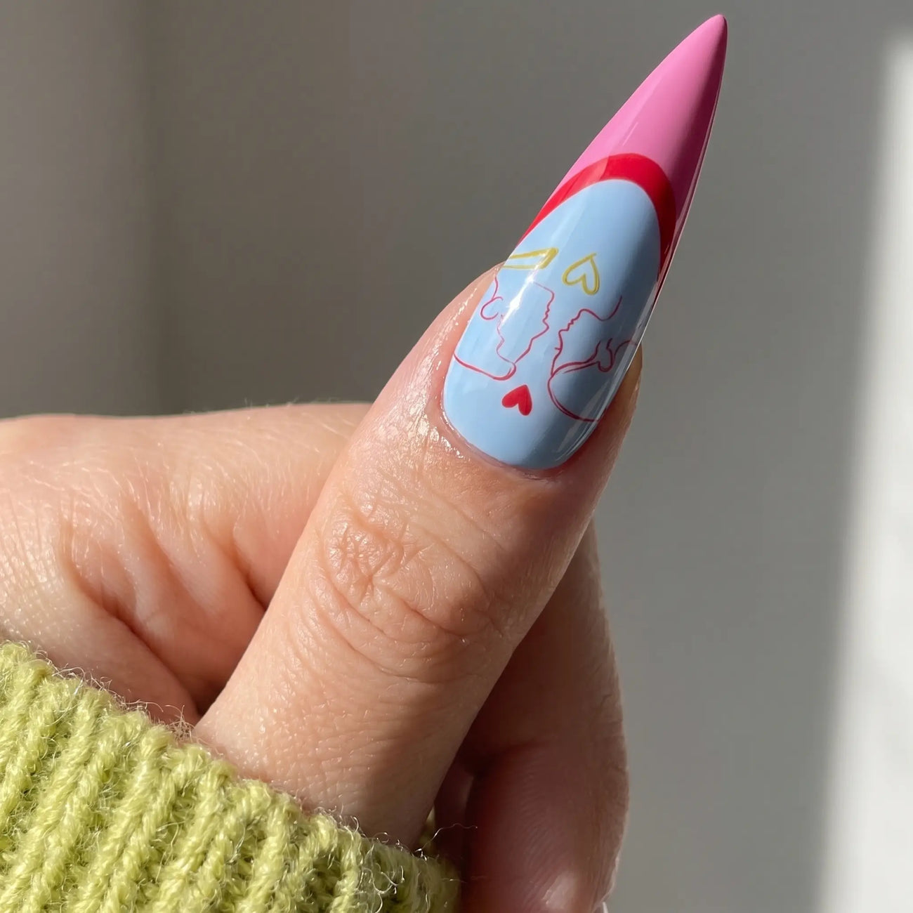 frog love wedding press on nails detail, handmade glossy finish
