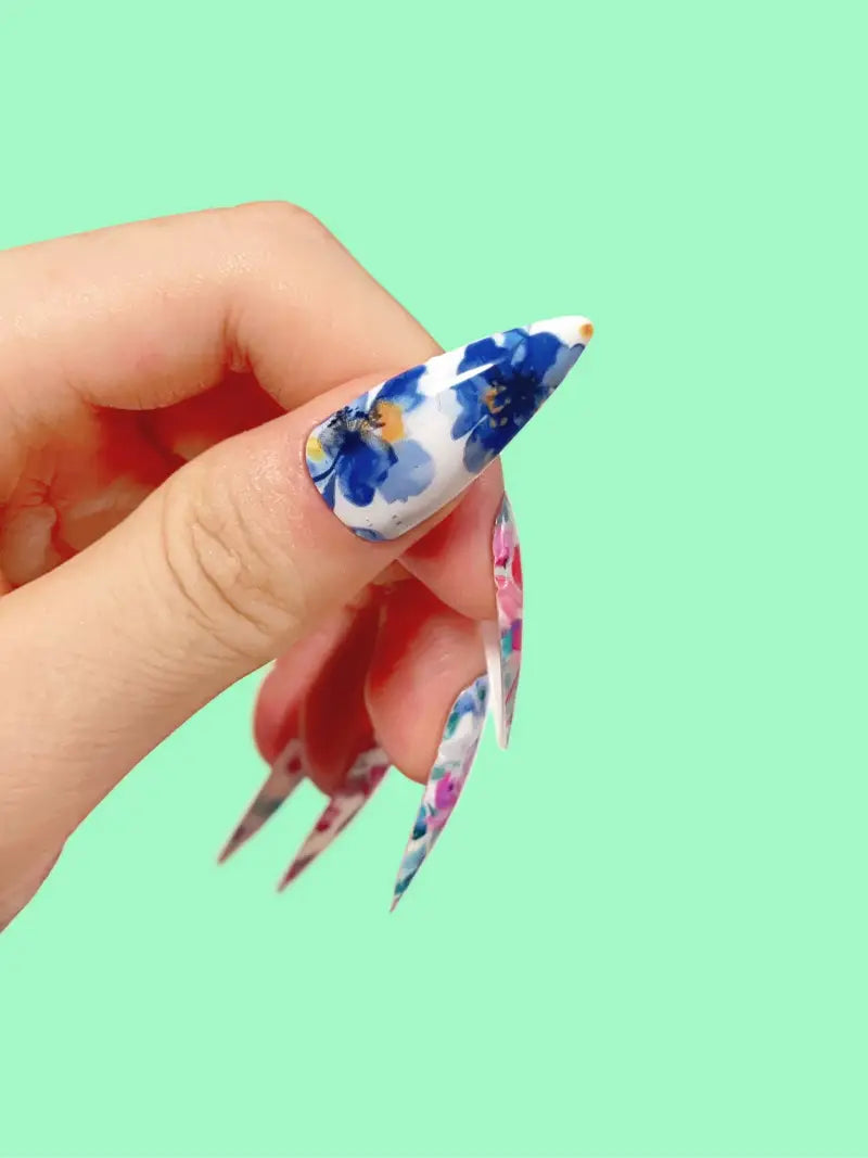 Flower press-on nails close-up view