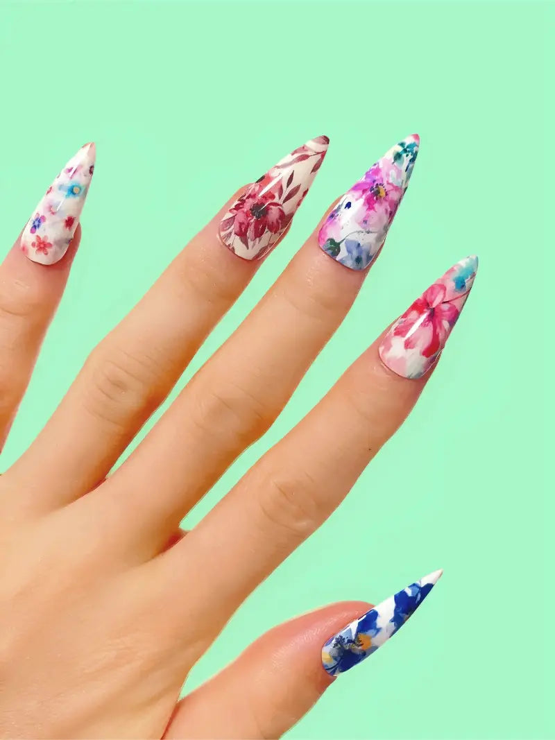 Flower press-on nails design close-up